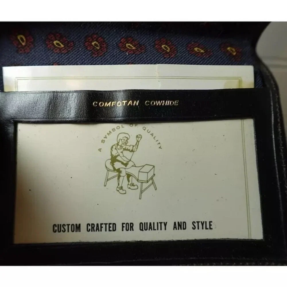 Vintage Leather wallet NWT‎ Comfotan Cowhide & Blue Paisley Print fabric Bifold